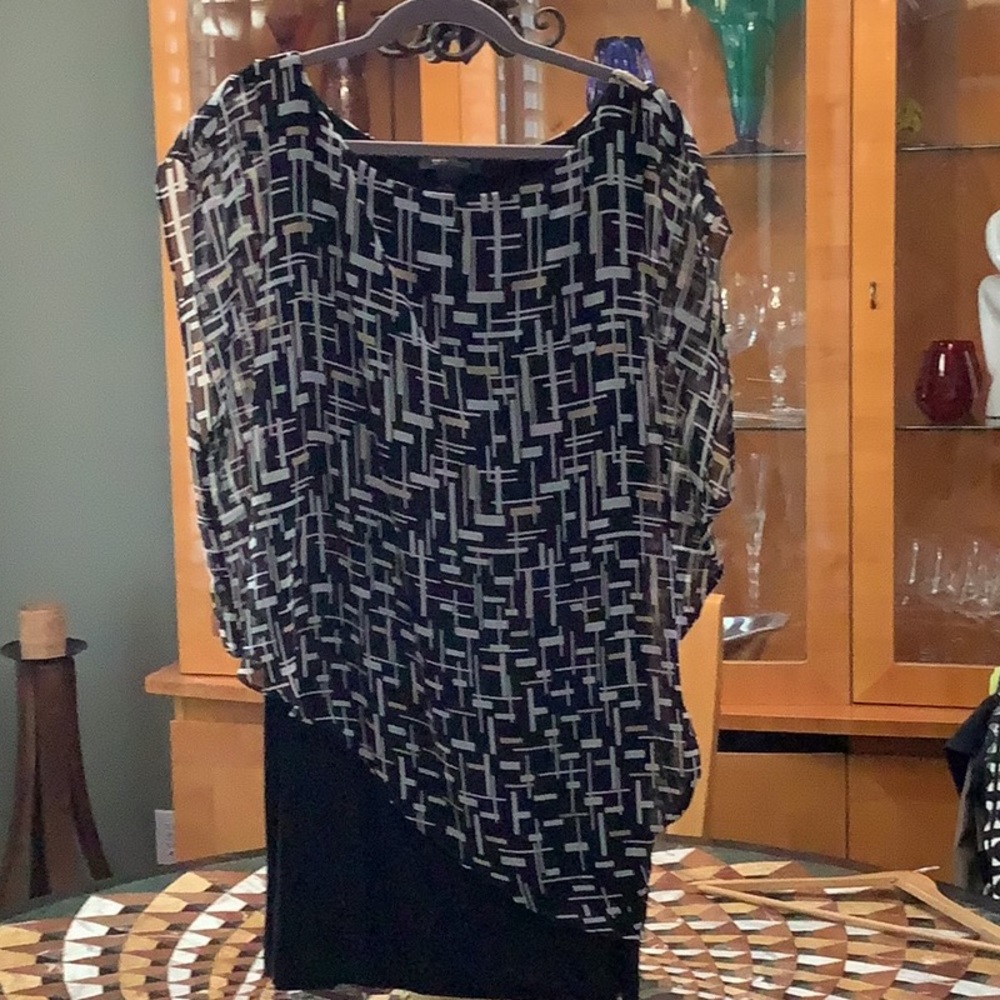 White House Black market cute little work top with leggings EUC